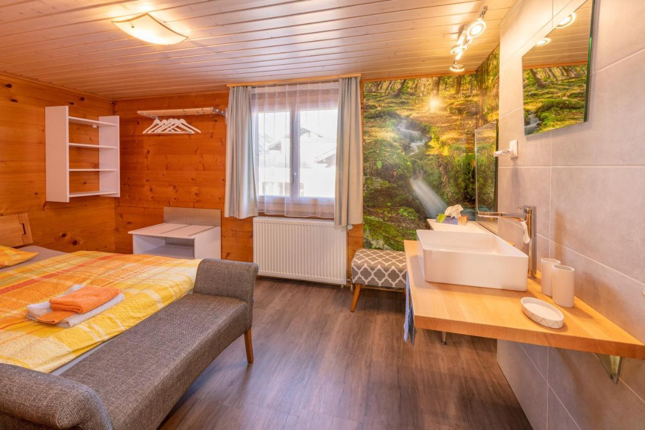 Apartment Efeu "Mit Stil & Tradition" Grachen Bagian luar foto